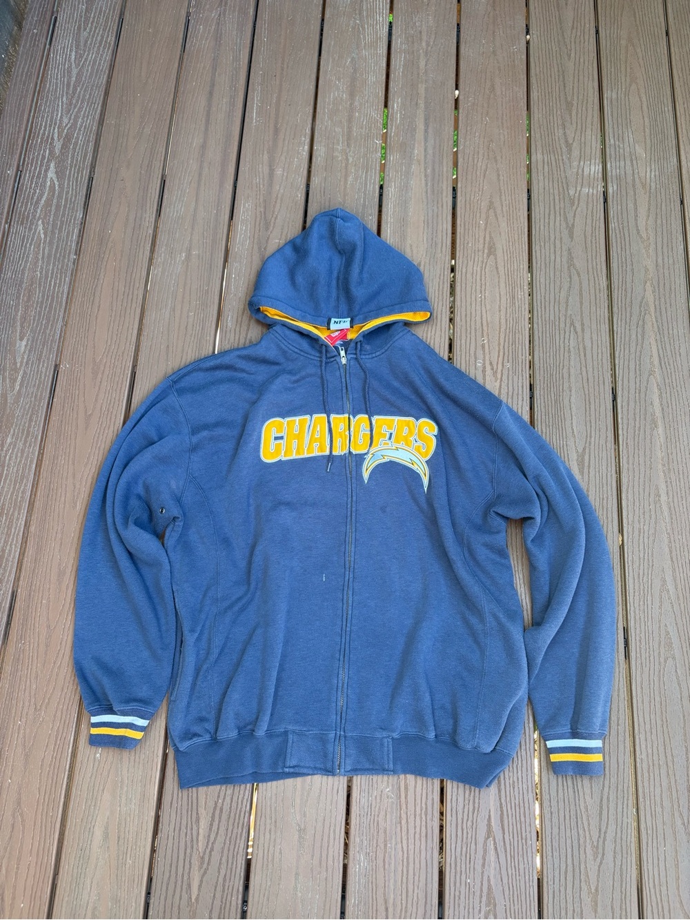 Description:⚡️ VINTAGE Y2K CHARGERS ZIP-UP HOODIE ⚡️